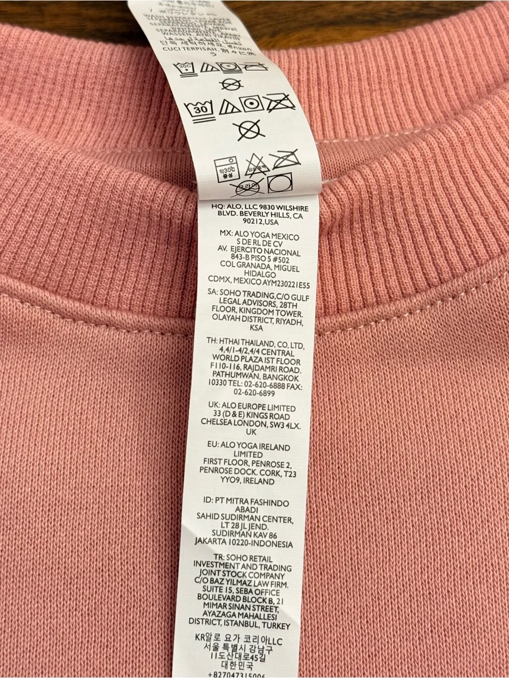 ALO Yoga Women's Crewneck in Vintage Pink